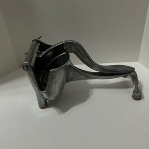 Wear Ever aluminum hand press mid century 
patent number 1,866,250 retro decor